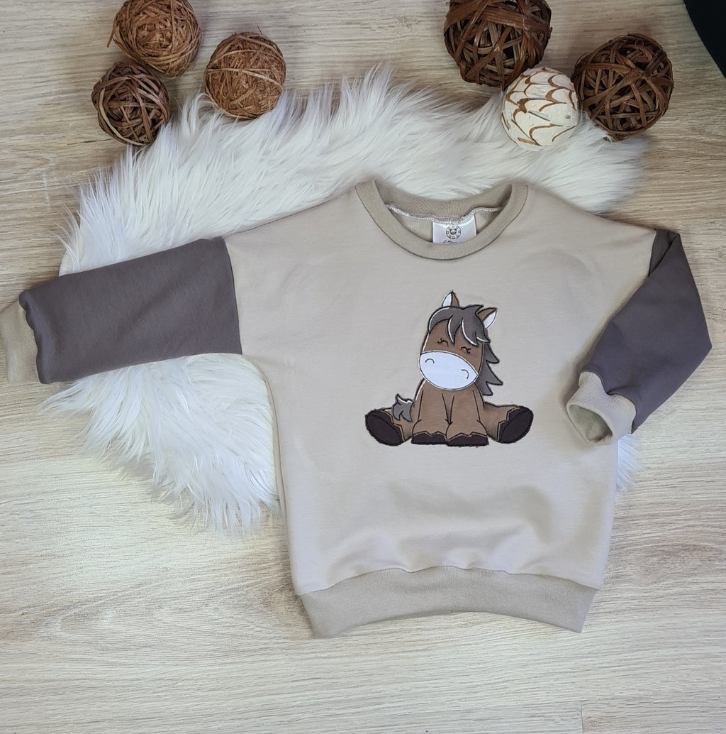 Kinder Pullover "Pferd." Detailansicht Pferde-Stickerei, French Terry 95% Baumwolle 5% Elasthan, Gr. 56–128 | Little Falili
