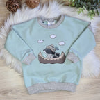Kinder Pullover "Waschbär" mit Waschbär-Stickerei, French Terry 95% Baumwolle 5% Elasthan, handgenäht | Little Falili
