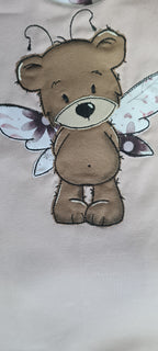 Detailansicht Baby-Strampler "Fee" – Bär-Stickmotiv, French Terry & Jersey, handmade – Mütze separat erhältlich