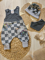 Baby Beanie-Mütze "Let's play" Detailansicht Controller-Motiv, French Terry 95% Baumwolle 5% Elasthan – passend zur Strampler-Kollektion | Little Falili
