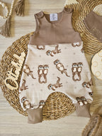 Detailansicht Otter-Motivstoff French Terry in Sand – selbst gezeichnetes Design für Baby Strampler "Otterliebe", Little Falili