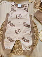 Baby-Strampler „Olli Otter“ aus French Terry und Jersey in Braun und Sand