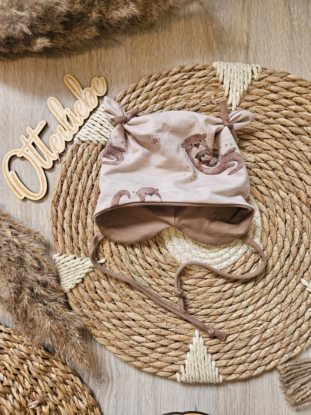 Baby Öhrchen-Mütze "Olli Otter" handgemacht aus French Terry & Jersey, 95% Baumwolle 5% Elasthan – passend zum Olli Otter-Strampler | Little Falili
