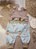 Handgenähter Baby-Strampler "Eis" aus Jersey, 95% Baumwolle, 5% Elasthan. Als Strampler Größen 50–98. 
