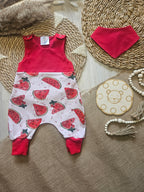 Baby Strampler "Melone" Frontansicht – selbst gezeichnetes Melonen-Design, Jersey 95% Baumwolle 5% Elasthan, handgenäht | Little Falili
