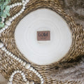 Braunes PU-Kunstlederlabel mit dem Schriftzug „Wild Chrildr“  auf einer hellen Holzscheibe im natürlichen Boho-Stil.