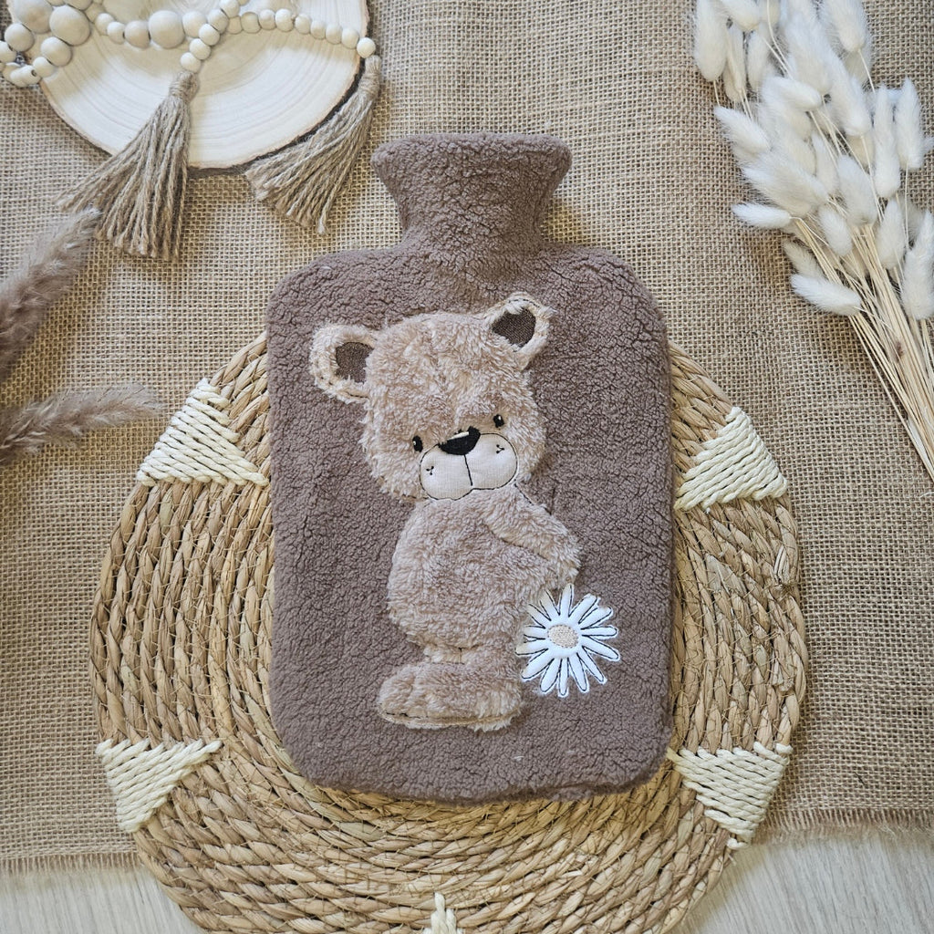 Wärmflasche „Bärchen“ mit handgefertigtem Teddy-Bezug von Little Falili