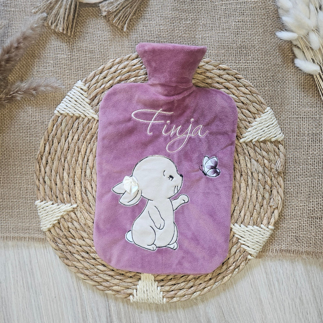 Wärmflasche „Häschen“ mit handgefertigtem Minky-Fleece-Bezug von Little Falili