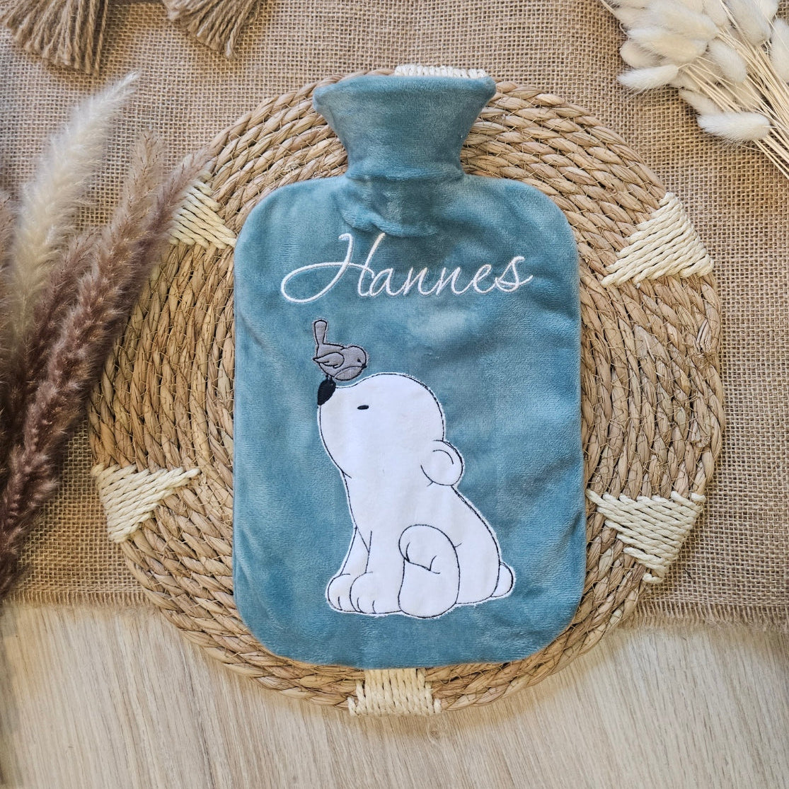 Wärmflasche „Eisbär“ mit handgefertigtem Minky-Fleece-Bezug von Little Falili