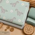 French Terry „Dino mit Blüten" gefaltet mit selbst gezeichneten Dinosauriern und Gänseblümchen auf Mint – 95% Baumwolle, 5% Elasthan, Reaktivdruck | Little Falili
