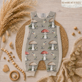 Baby Strampler "Pilze" Frontansicht – Pilz-Motivstoff in Taupe und Sand mit passendem Halstuch, handgenäht, Mütze separat erhältlich, Little Falili