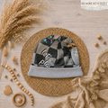 Baby Beanie-Mütze "Let's play" mit Controller-Motiv, handgemacht aus French Terry, 95% Baumwolle 5% Elasthan – passend zur Strampler-Kollektion | Little Falili