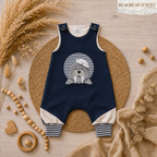 Baby Strampler "Walross" Detailansicht Walross-Stickmotiv in blau, French Terry & Jersey, 95% Baumwolle 5% Elasthan – Mütze separat erhältlich | Little Falili