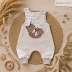 Handgenähter Baby-Strampler "Bären Geschwister", French Terry & Jersey 95% Baumwolle 5% Elasthan, Bär-Stickapplikation – Little Falili