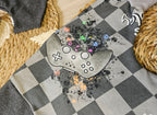 Detailansicht des selbst gezeichneten Controller-Designs von Strampler „Let´s play“