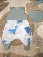 Handmade Baby Strampler "Dinos" in Blau und Grün – selbst gezeichnetes Dino-Design, French Terry & Jersey, Little Falili