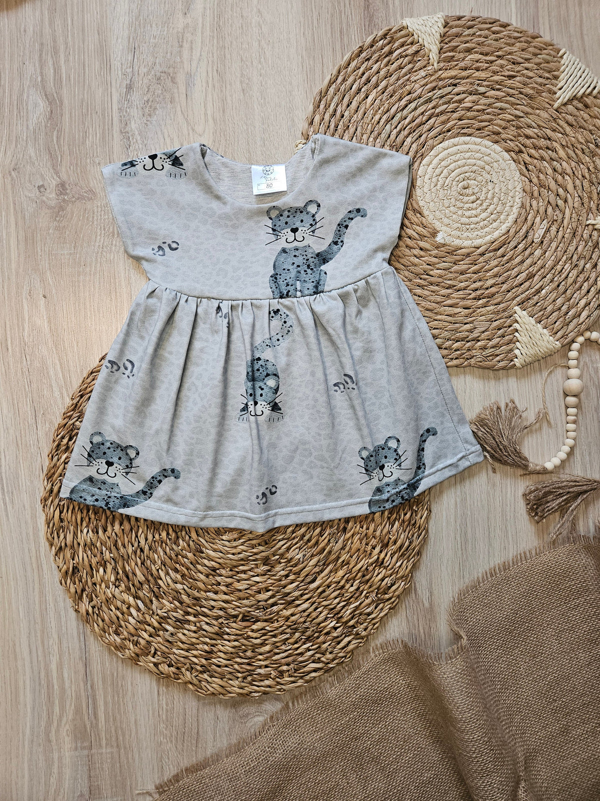Kinder Tunika Kleid "Leopard" mit Leopard-Muster, Jersey 95% Baumwolle 5% Elasthan, handgenäht | Little Falili

