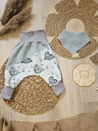 Baby Pumphose "Rudi die Robbe" mit Robben-Motiv, handgemacht aus Waffeljersey & French Terry, 96% Baumwolle 4% Elasthan | Little Falili

