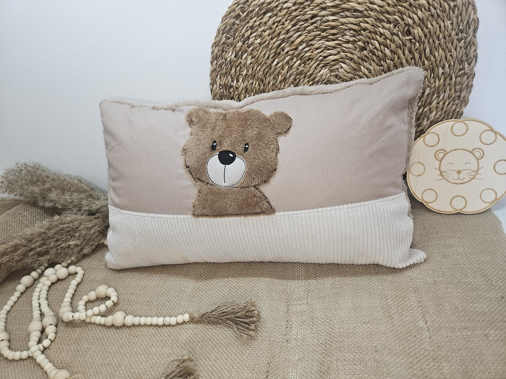 Personalisierter Kissenbezug "Bär" mit Namens-Stickerei, 100% Baumwolle & 100% Polyester Sherpa Fleece, inkl. Kisseninlett, 30x50 cm. Geschenk zur Geburt & Taufe.
