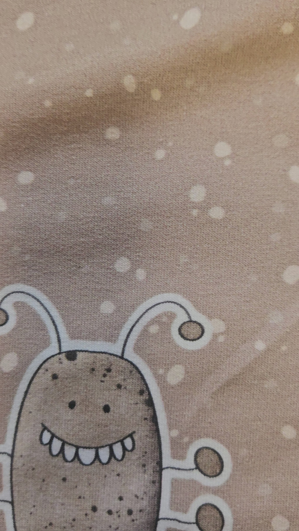 Baby Strampler "Monster" in Taupe und Sand – handgenähtes Set mit selbst gezeichnetem Monster-Design, Little Falili