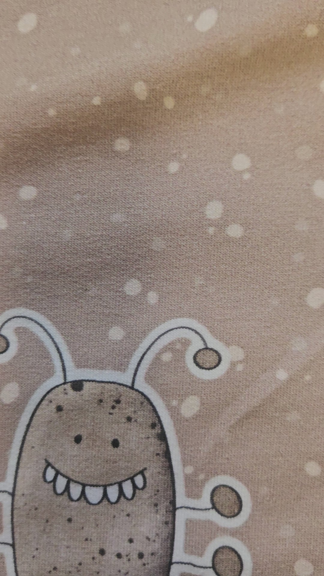 Baby Strampler "Monster" in Taupe und Sand – handgenähtes Set mit selbst gezeichnetem Monster-Design, Little Falili